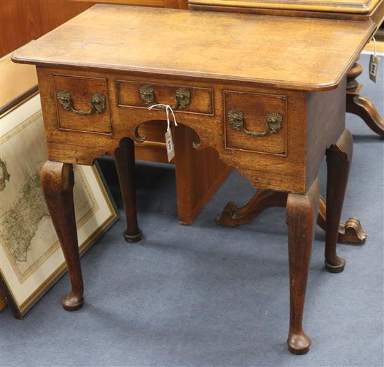 A George II oak lowboy W.76cm